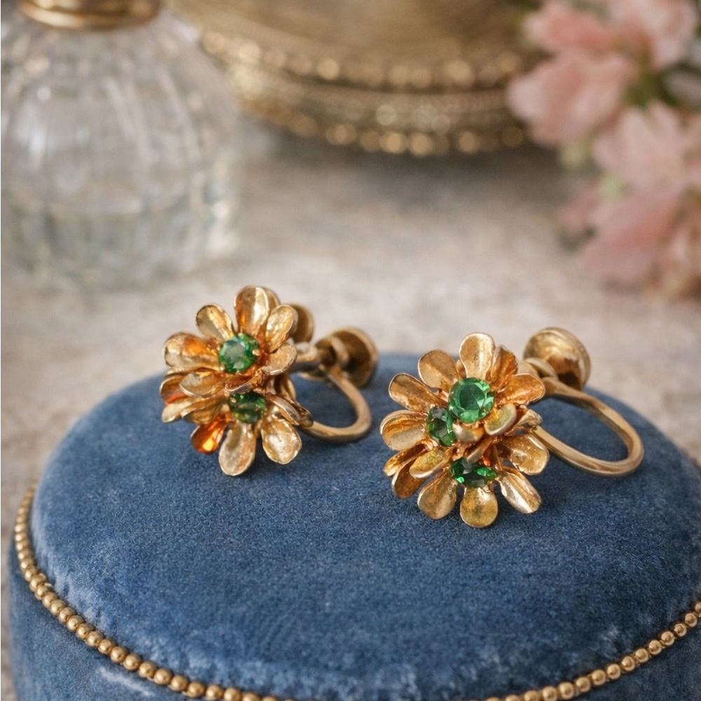 Vintage Triple Flower Screw Back Earrings – Gold Tone with Green Rhinestones